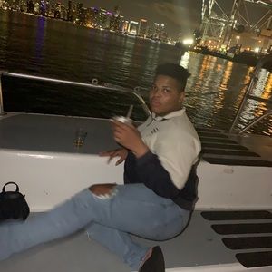 Meet your Posher, Deadrian